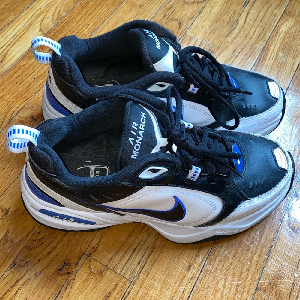 am selling these sneakers from my grandson in good condition.